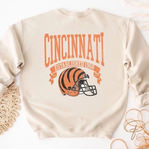 Share  🏈 Cincinnati Bengals Sweatshirt – Classic Vintage-Style Crewneck - Picture 1 of 1
